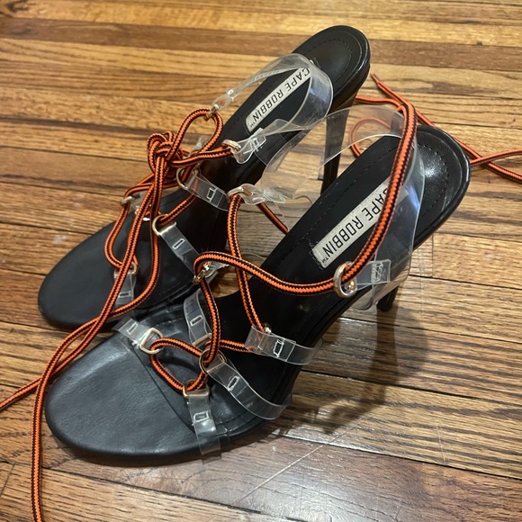 Beautiful heels size 9 - Picture 2 of 2